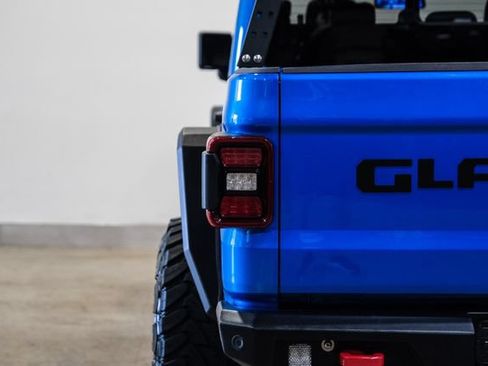 Used 2023 Jeep Gladiator Rubicon w/ LED Lighting Group AWD/4WD image 39