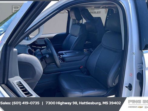 Used 2025 Ford Expedition Active AWD/4WD image 18