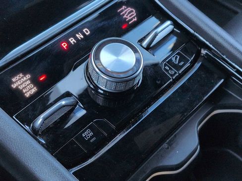 Used 2024 Jeep Grand Cherokee Overland w/ Luxury Tech Group IV image 33