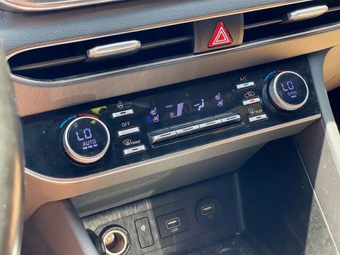 Used 2021 Hyundai Sonata Limited w/ Preferred Accessory Package FWD image 12