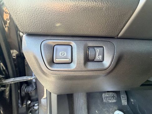 Used 2017 GMC Acadia SLE FWD image 16