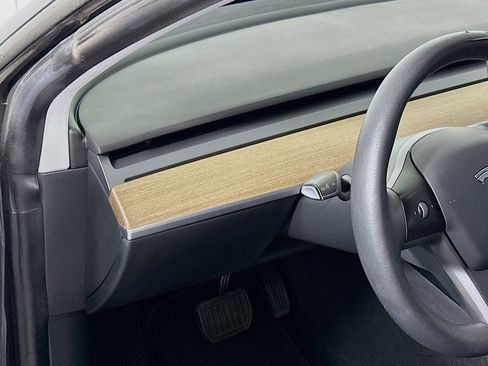 Used 2021 Tesla Model 3 Standard Range Plus image 16