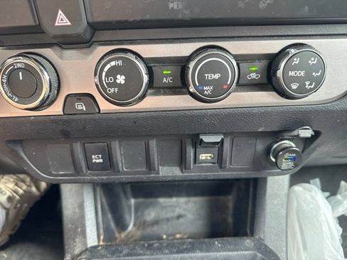 Used 2020 Toyota Tacoma SR AWD/4WD image 18