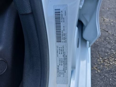 Used 2016 Chrysler 200 LX FWD image 28