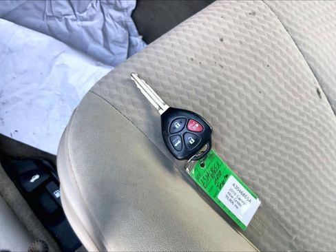 Used 2010 Toyota Camry LE image 19