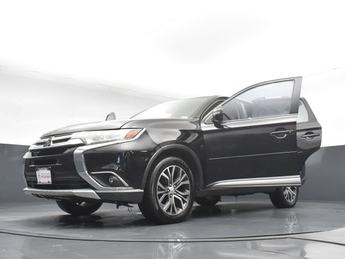 Used 2016 Mitsubishi Outlander SE image 31