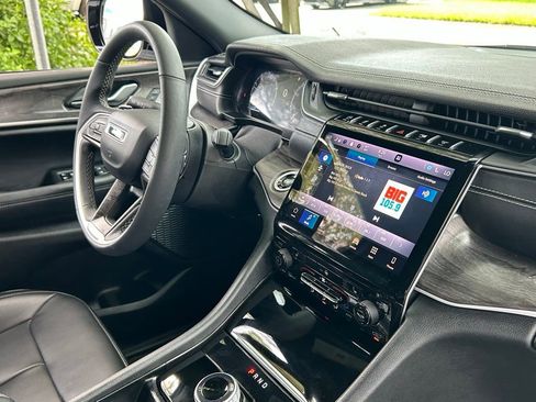 Certified 2024 Jeep Grand Cherokee Limited w/ Black Appearance Package image 37