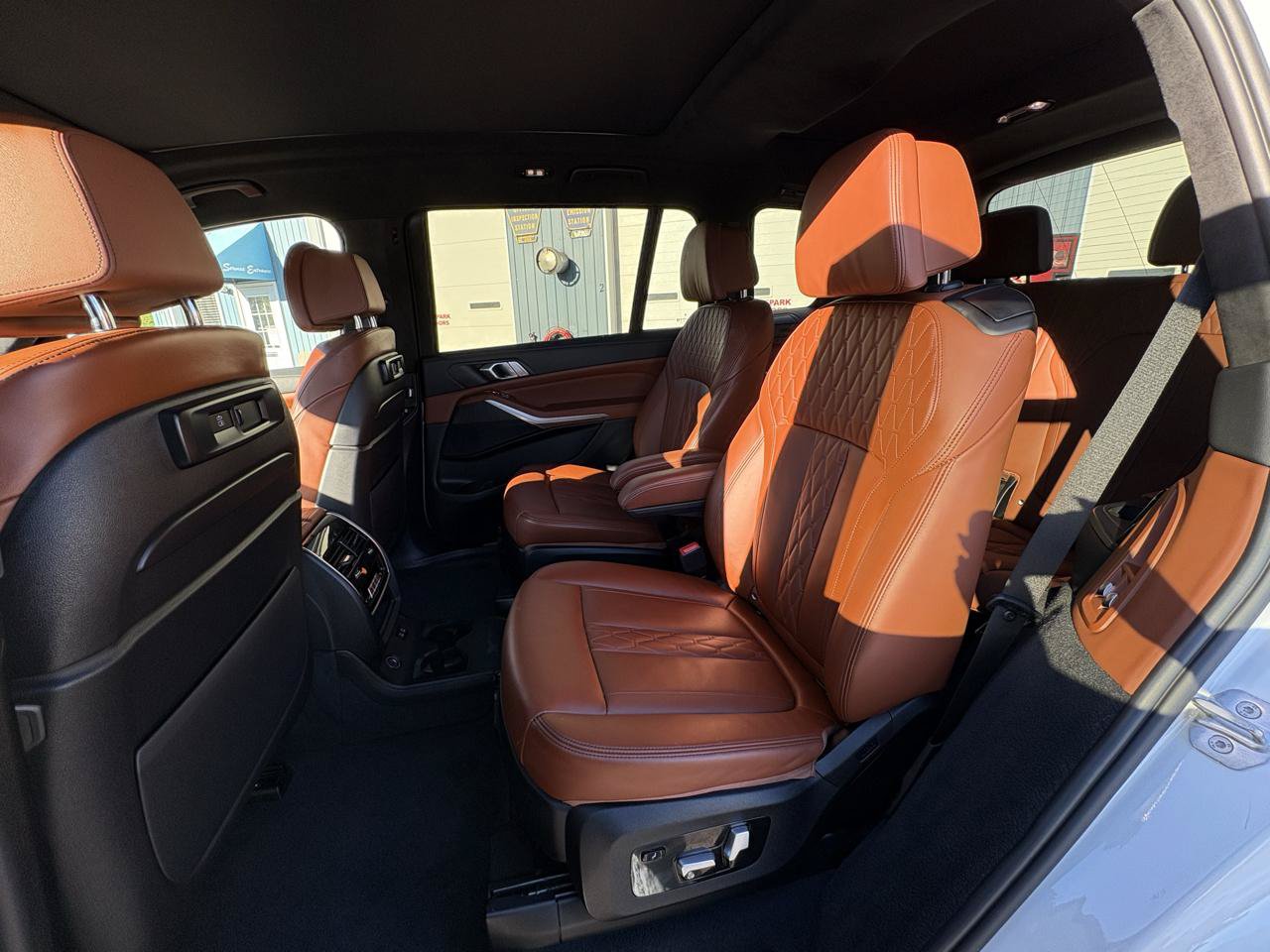 Used 2022 BMW X7 xDrive40i w/ Executive Package AWD/4WD image 19