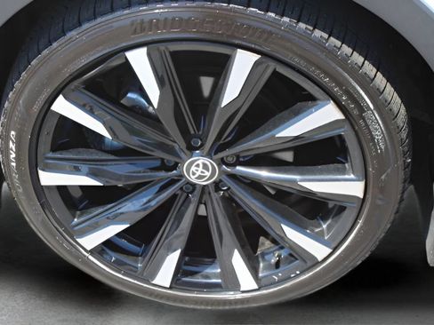 Used 2024 Toyota Crown Platinum AWD/4WD image 3