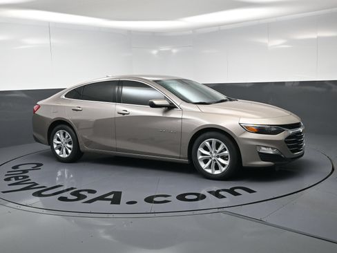 Used 2024 Chevrolet Malibu LT FWD image 2