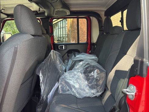 New 2025 Jeep Gladiator Willys image 34