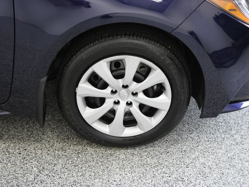 Used 2025 Toyota Corolla LE FWD image 5
