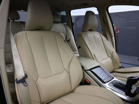 Used 2015 Volvo XC70 T6 w/ Proximity Package AWD/4WD image 20