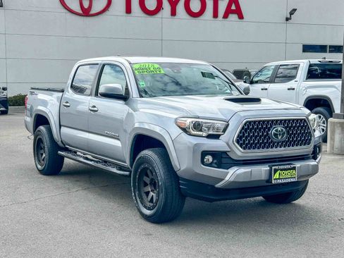 Used 2018 Toyota Tacoma TRD Sport w/ Technology Package RWD image 3