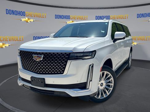 Used 2023 Cadillac Escalade ESV Premium Luxury RWD image 4