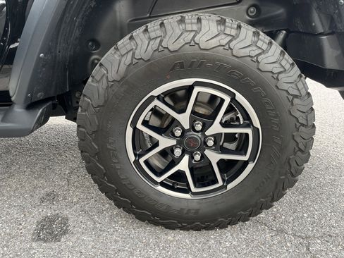 Used 2024 Jeep Wrangler Rubicon AWD/4WD image 9