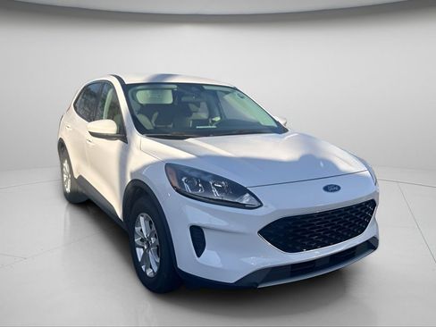 Used 2021 Ford Escape SE image 2