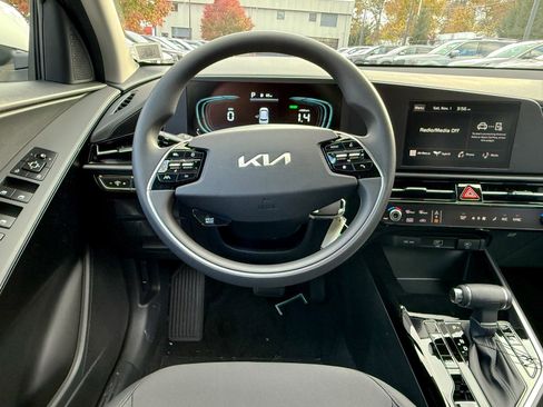 New 2026 Kia Niro LX image 29