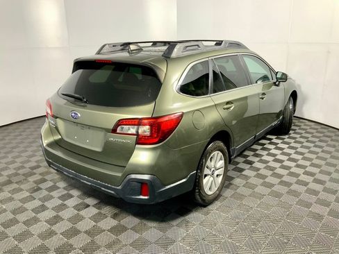 Used 2019 Subaru Outback 2.5i Premium image 14