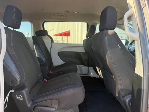 Used 2023 Chrysler Voyager LX image 12