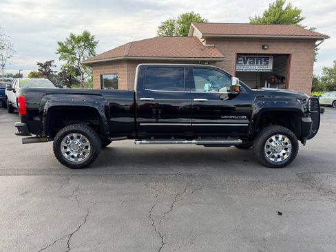 Used 2018 GMC Sierra 2500 Denali w/ Duramax Plus Package AWD/4WD image 6