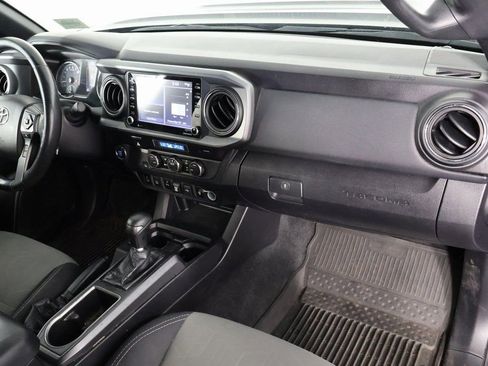 Used 2021 Toyota Tacoma TRD Sport w/ Technology Package image 9