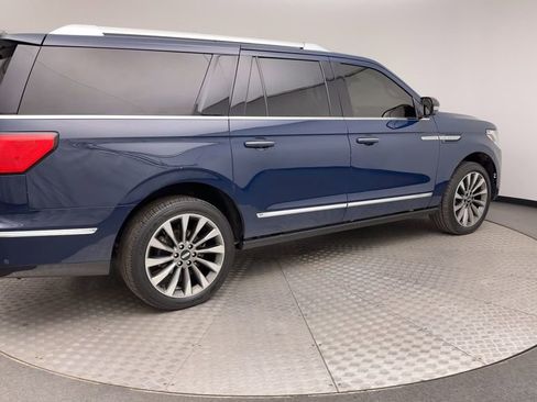 Used 2020 Lincoln Navigator L Reserve w/ Luxury Package AWD/4WD image 2