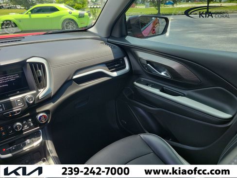 Used 2023 GMC Terrain SLT w/ Infotainment Package II FWD image 18