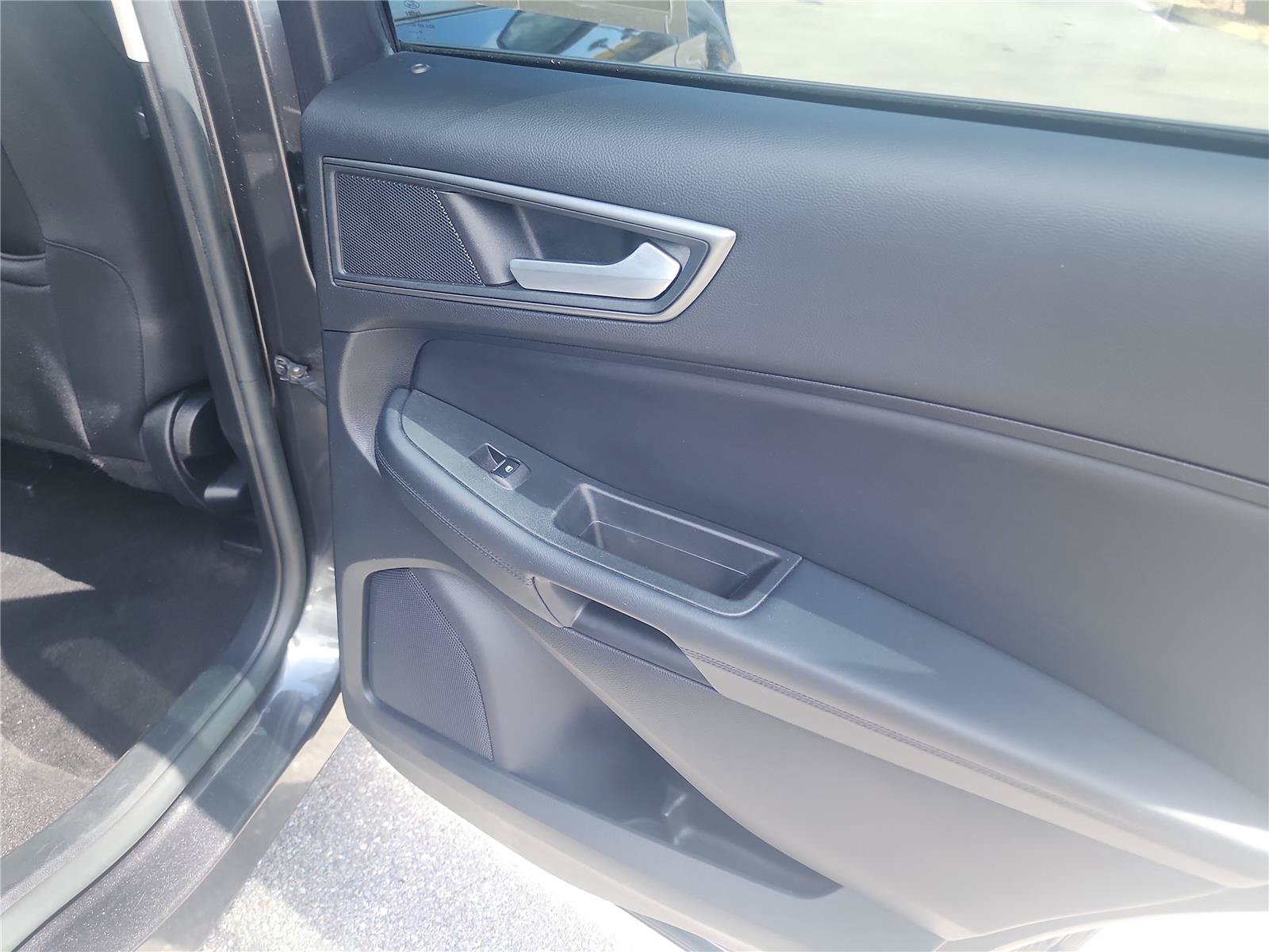 Certified 2020 Ford Edge SE FWD image 20