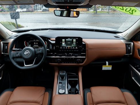 New 2025 Nissan Pathfinder Platinum image 10