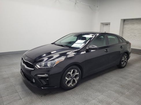 Used 2021 Kia Forte LXS FWD image 2
