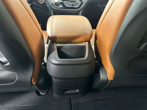 New 2026 Chrysler Pacifica Pinnacle image 13