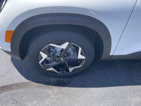 Used 2025 Kia Seltos EX w/ EX Sunroof Package AWD/4WD image 13
