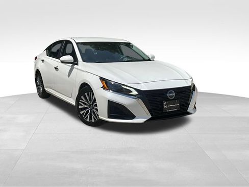 Certified 2023 Nissan Altima 2.5 SV FWD image 1