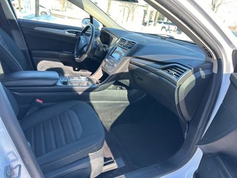 Used 2020 Ford Fusion SE image 29