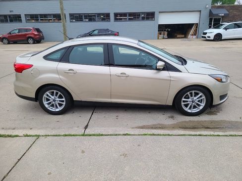 Used 2017 Ford Focus SE image 8