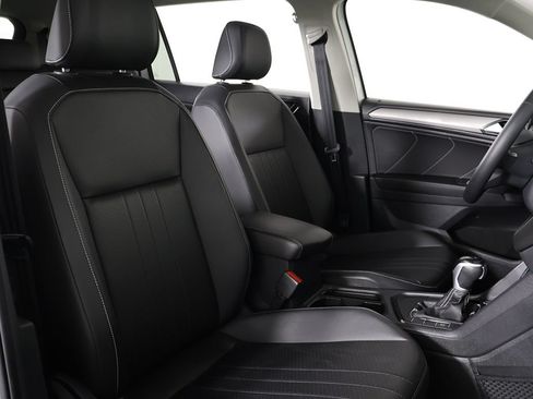 Used 2023 Volkswagen Tiguan SE FWD image 29