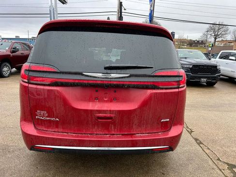 New 2026 Chrysler Pacifica Select image 4