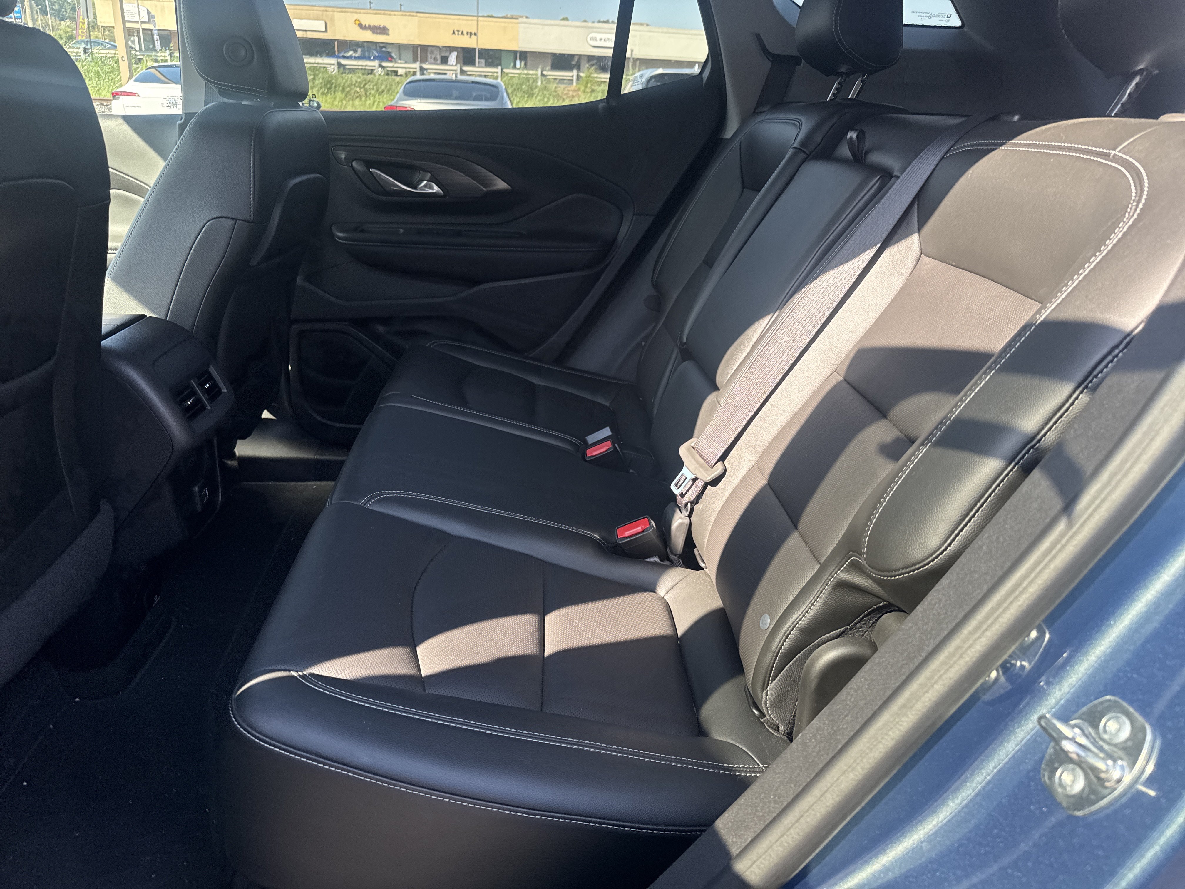 Used 2024 GMC Terrain SLT AWD/4WD image 15