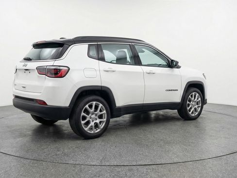 Used 2025 Jeep Compass Limited AWD/4WD image 9