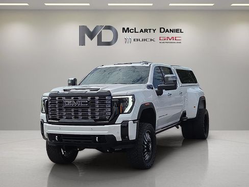 Used 2025 GMC Sierra 3500 Denali Ultimate AWD/4WD image 3