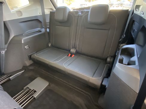 Certified 2023 Volkswagen Tiguan SE FWD image 37