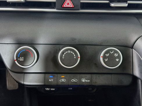 Used 2021 Hyundai Elantra SE FWD image 22
