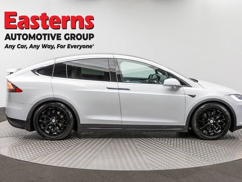 Used 2018 Tesla Model X 75D AWD/4WD image 4