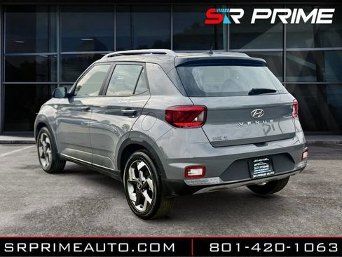 Used 2023 Hyundai Venue Limited image 2