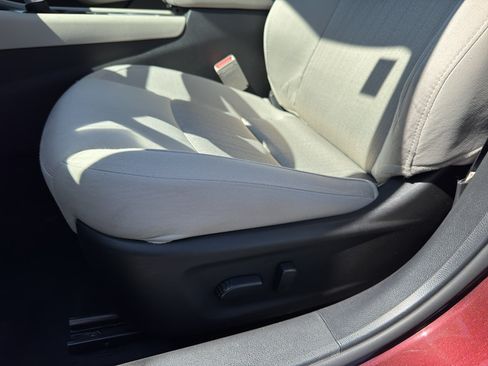 Used 2025 Nissan Altima 2.5 SV FWD image 12