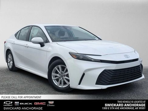 Used 2025 Toyota Camry LE FWD image 1