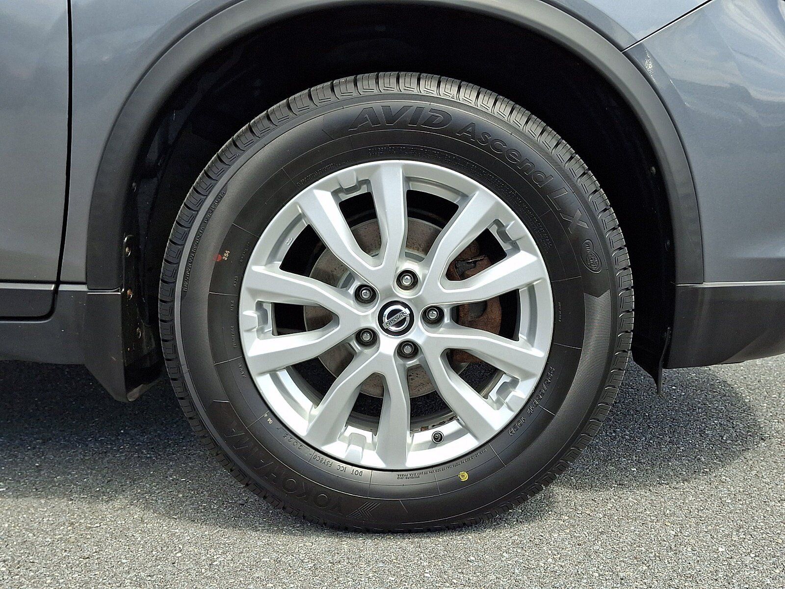 Used 2017 Nissan Rogue SV AWD/4WD image 9