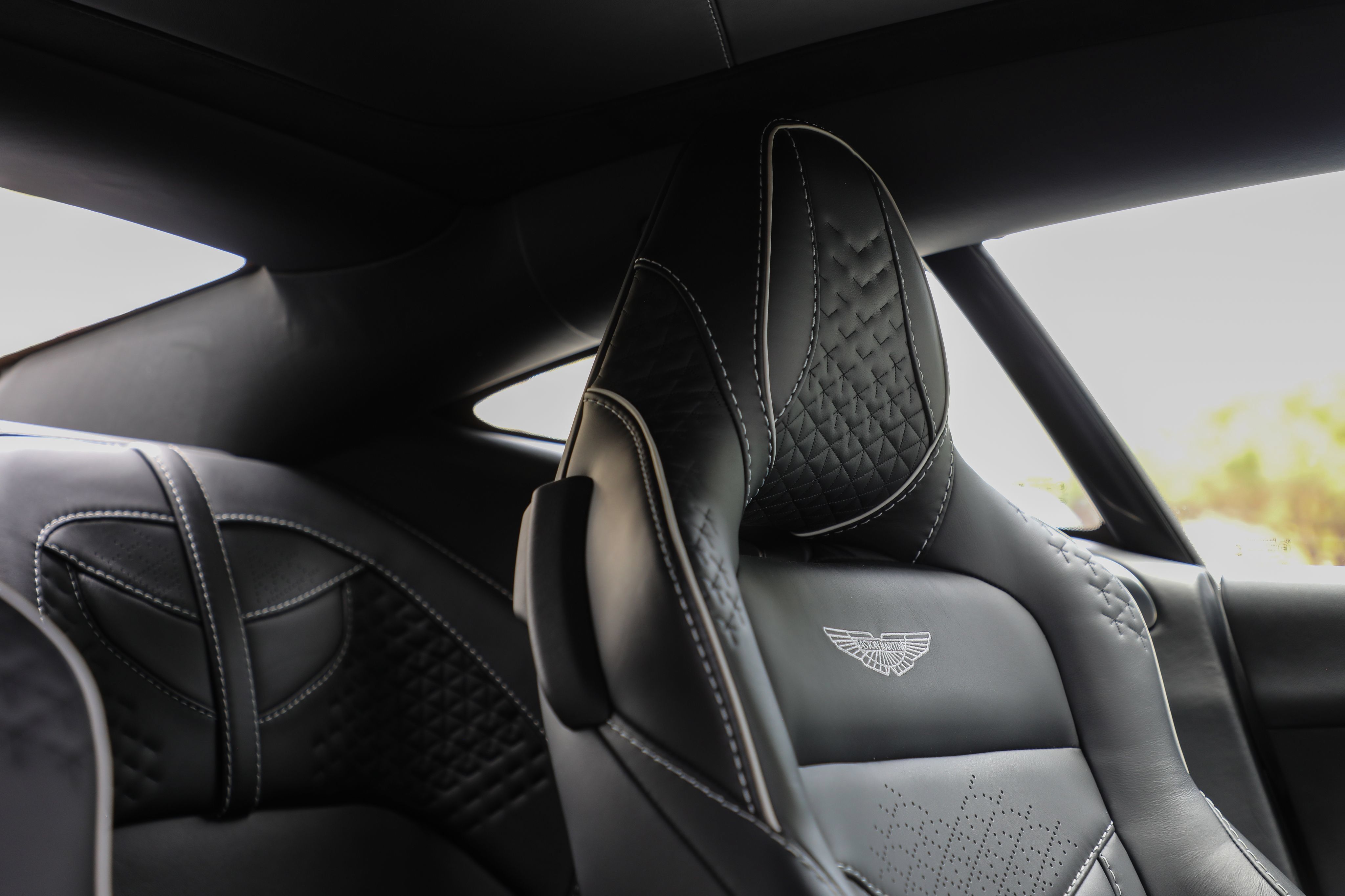 Used 2023 Aston Martin DBS Coupe RWD image 22
