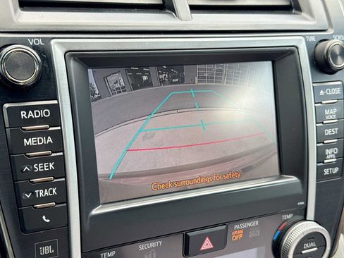 Used 2012 Toyota Camry XLE w/ Leather Pkg FWD image 27